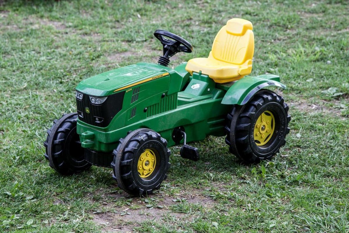 Tracteur à pédales : nos conseils d'achat et la sélection des meilleurs modèles