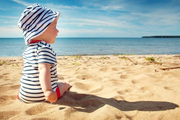 Voici 9 conseils pour amener son bébé à la plage, sans prendre le moindre risque