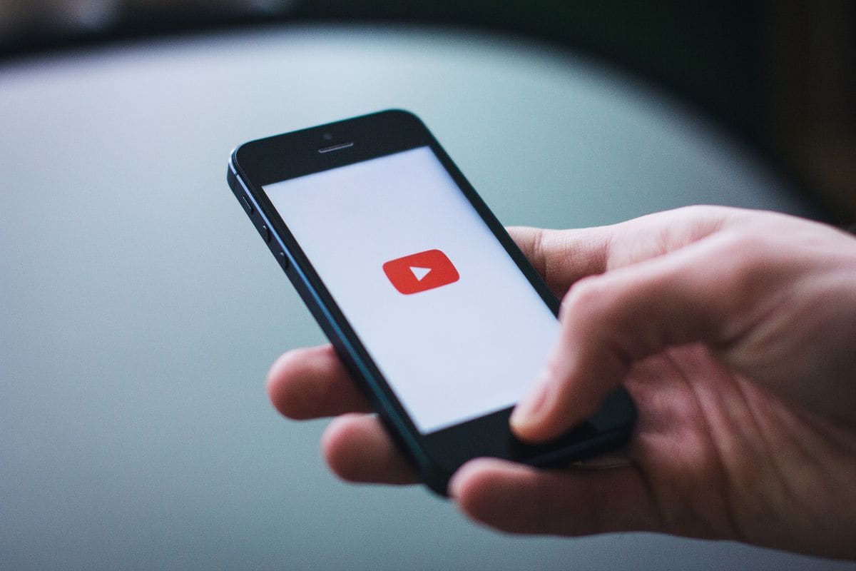Regarder des comptines ou vidéos pour enfants sur YouTube (avec modération)