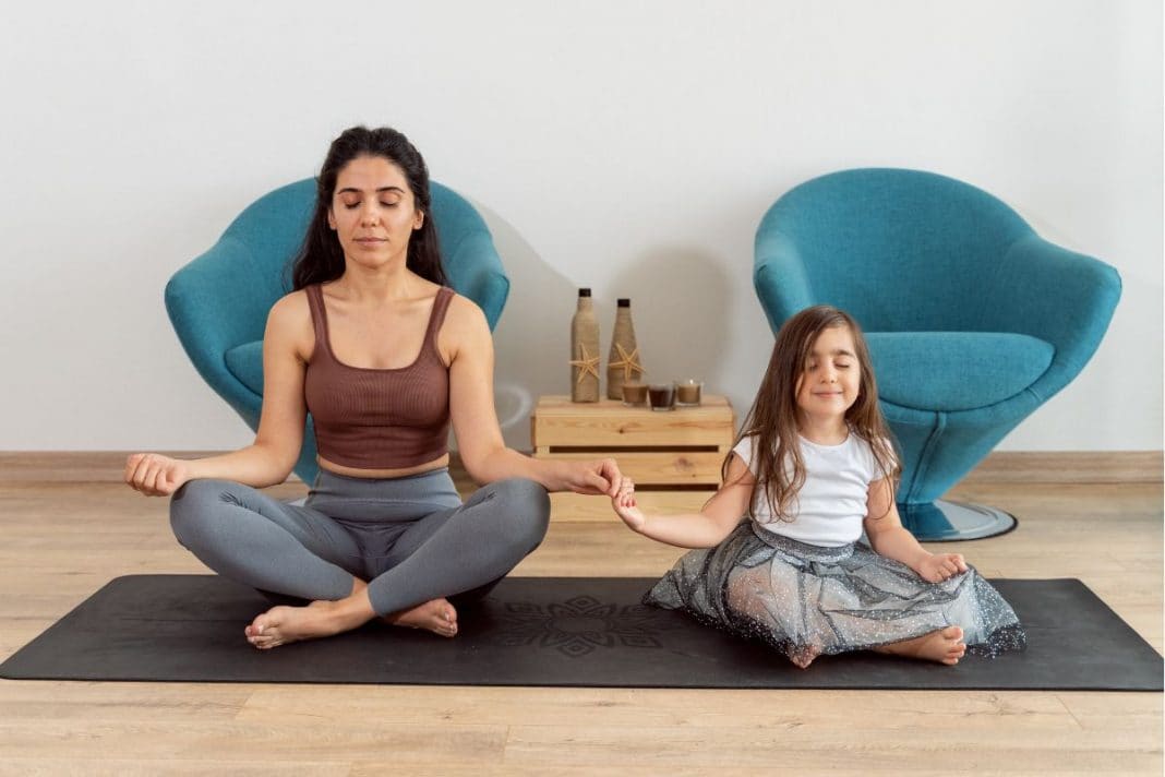 Yoga ces 5 postures de yoga sont facilement réalisables par les enfants ! Détendez-vous en famille