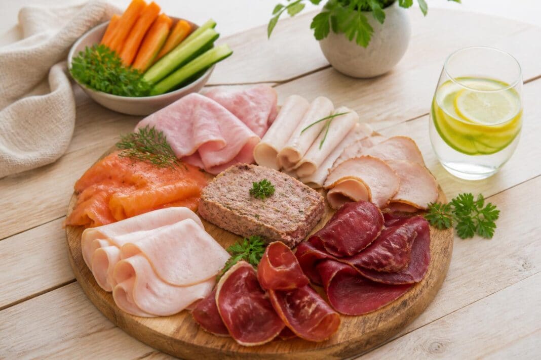 découvrez 8 choix sûrs de charcuterie à consommer pendant la grossesse pour protéger la santé de maman et bébé tout en se faisant plaisir.