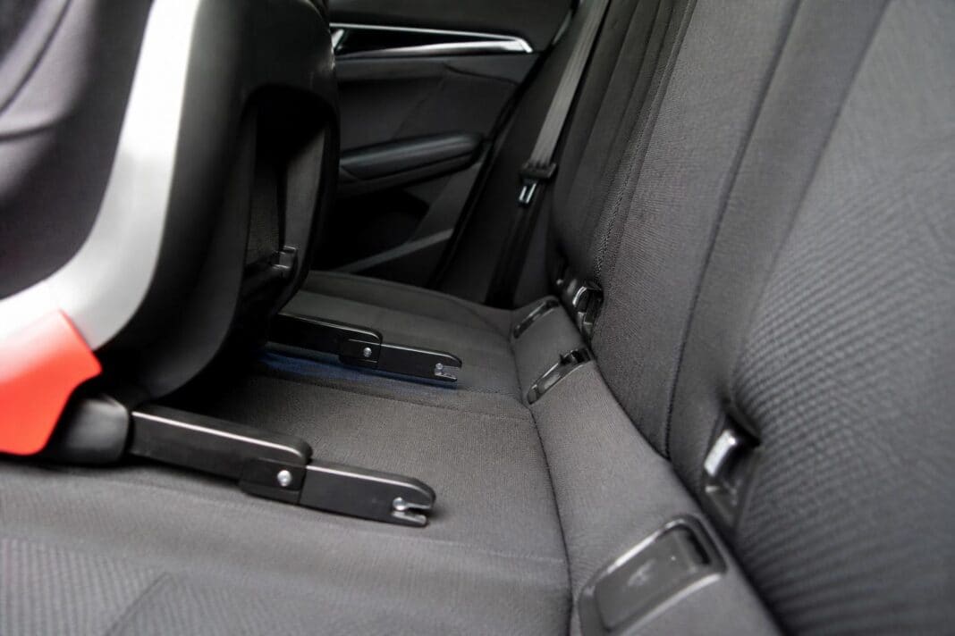 découvrez comment fonctionne le système isofix et assurez une sécurité maximale pour votre enfant lors de vos déplacements en voiture.