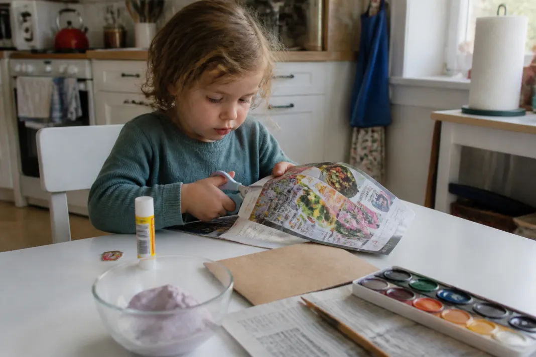 "Activités manuelles pour enfant de 3 à 6 ans : idées faciles sans gros matériel"