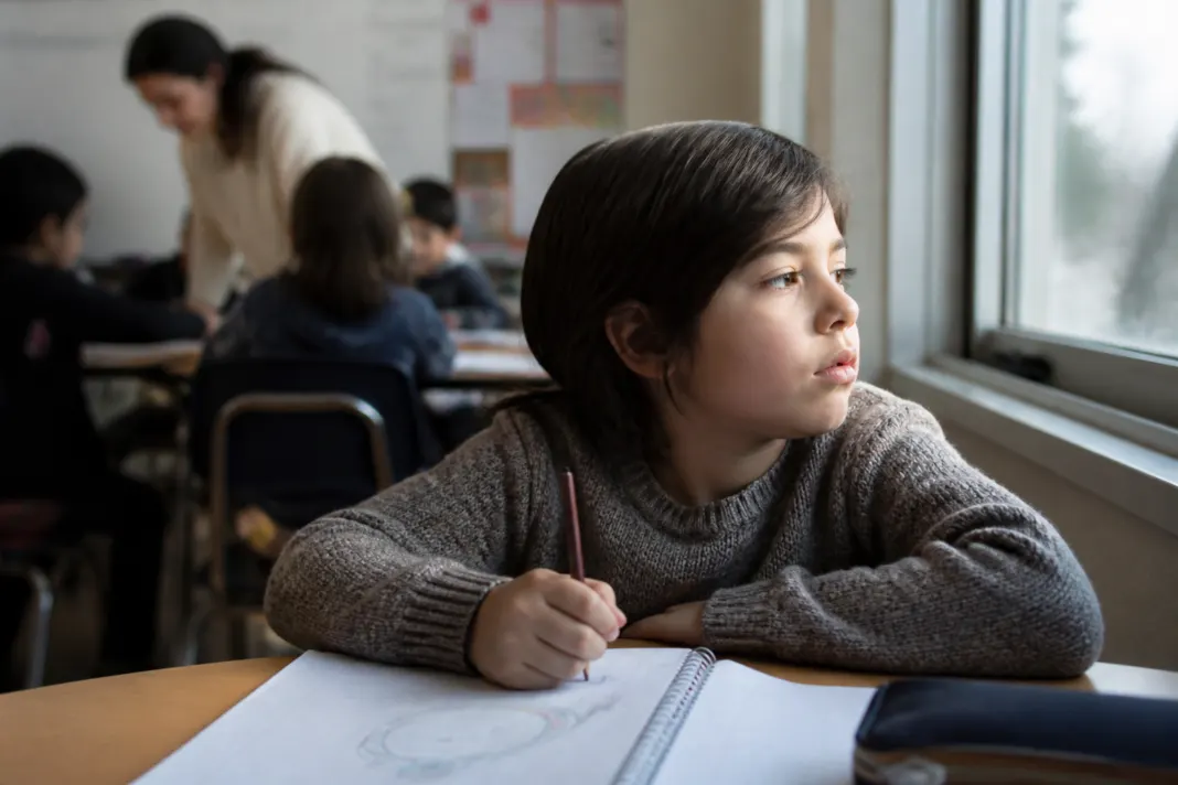 "Enfant haut potentiel : comment repérer l’ennui scolaire et l’aider vraiment"