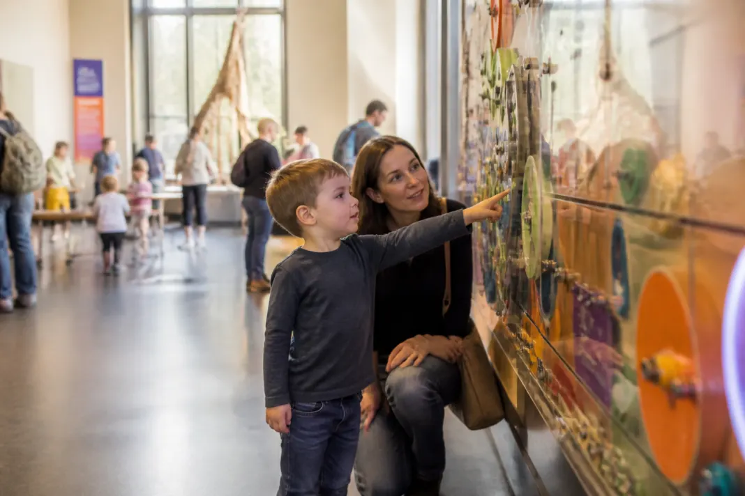 "Sortie au musée avec enfant : comment éviter l’ennui et rendre la visite ludique"